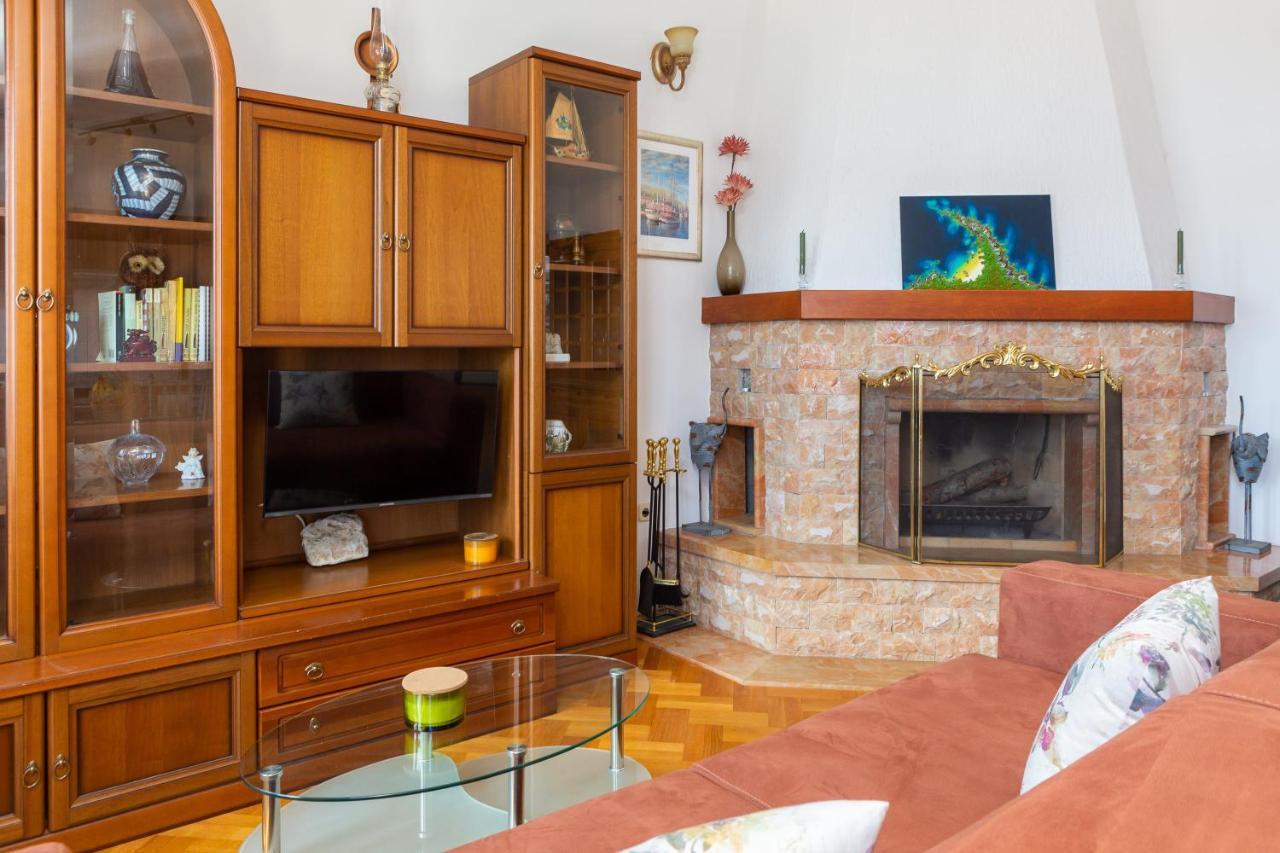 Beachfront Xxl - 2 Apartments Together - Lokva Rogoznica Exterior photo